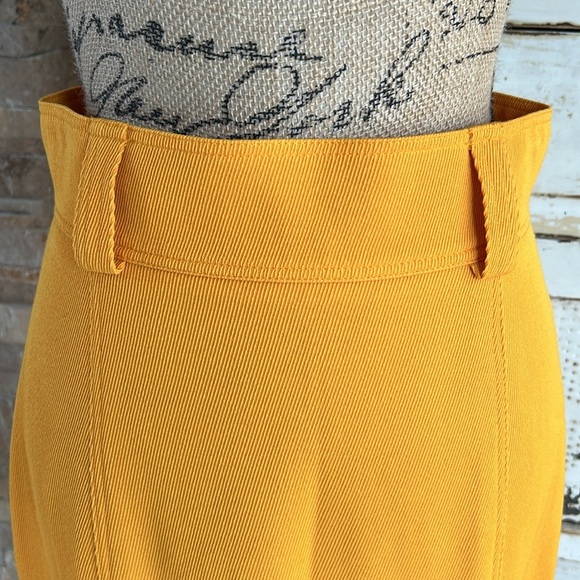Genny Italian 100% wool gold mustard pencil skirt back slit zip and button close - Picture 2 of 16